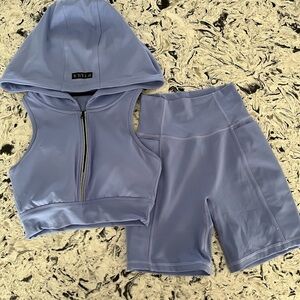 P'tula Periwinkle Blue 6” Shorts and Hooded Sports Bra - S